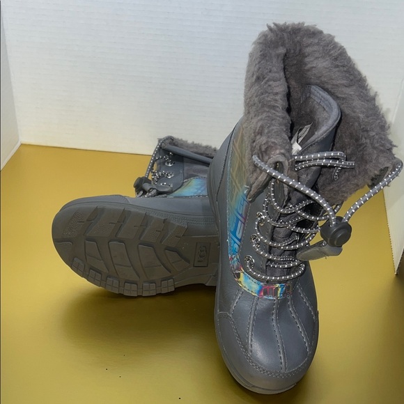 UGG Kids Boots in Gray and Rainbow LIKE NEW! Cosy grey lining. Durable sole. - Picture 7 of 7